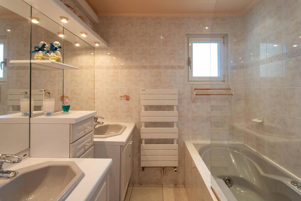 A6- 2 Bdr Incredible Sea View - Ac, Garage & Terrace Apartment อองทีบส์ ภายนอก รูปภาพ