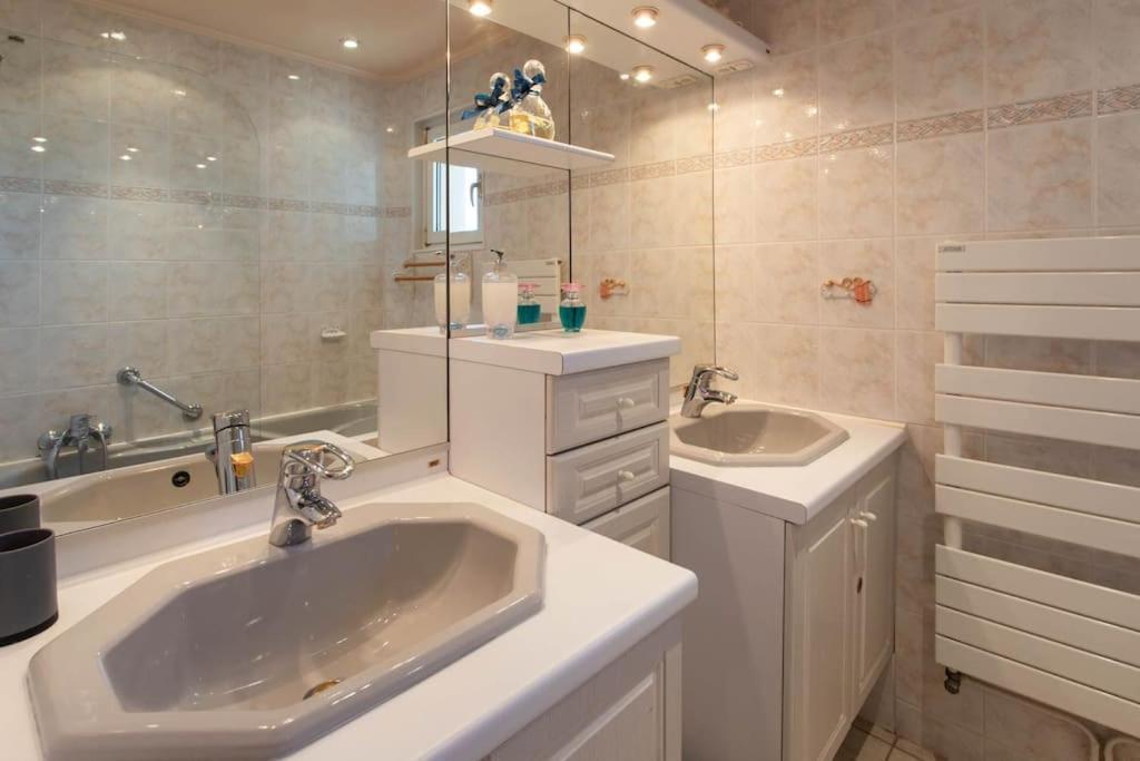A6- 2 Bdr Incredible Sea View - Ac, Garage & Terrace Apartment อองทีบส์ ภายนอก รูปภาพ